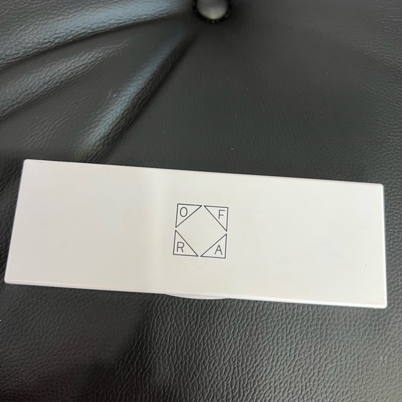 New OFRA Signature Symphony Eye Shadow Palette - Picture 3 of 5